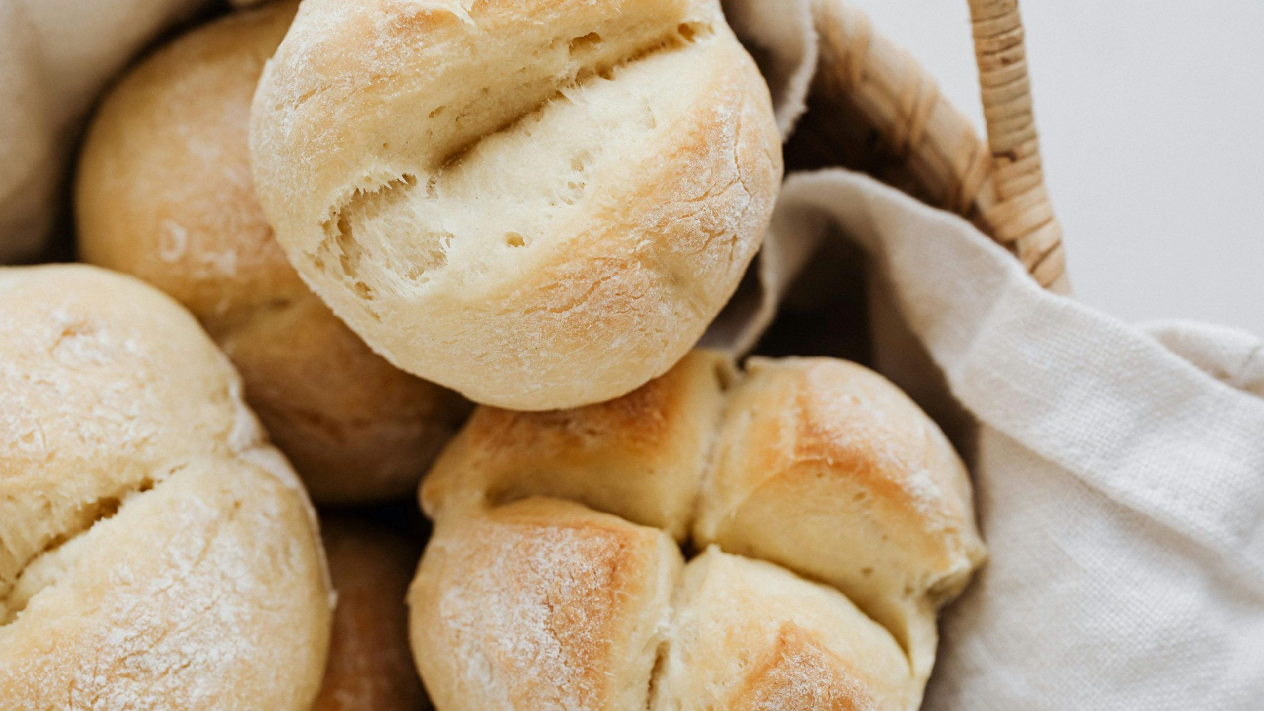 ¿Cómo hornear el pan más esponjoso en casa?