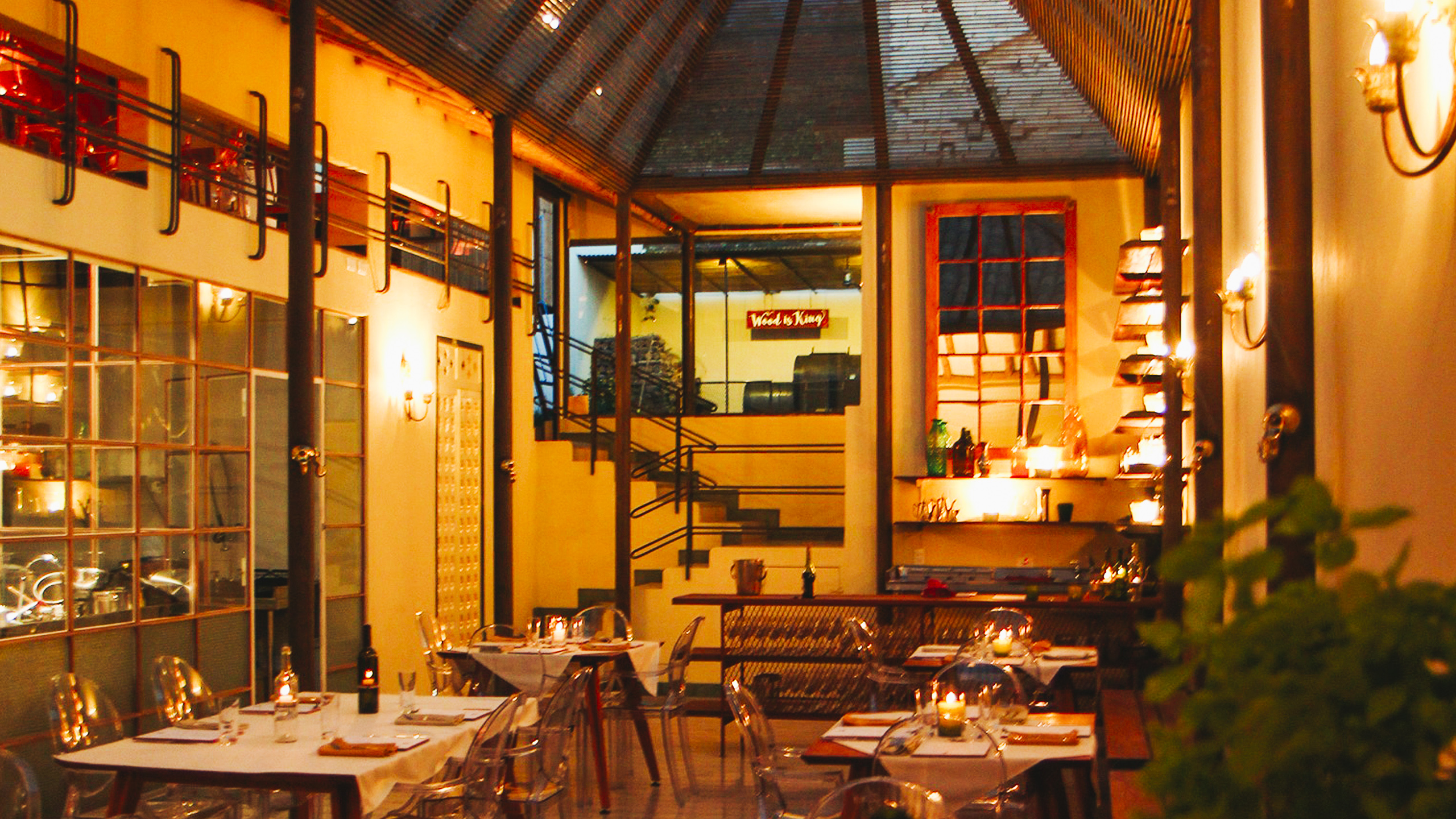 Es uno de los mejores restaurantes de Bogotá, está cerca del Museo del Oro y tiene un menú itinerante